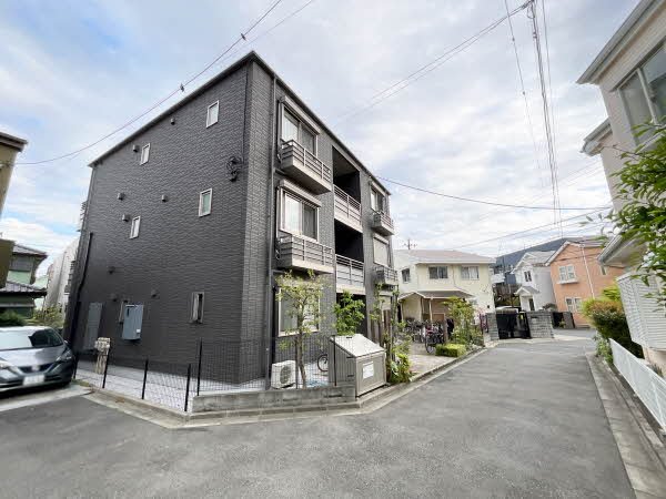 前面道路含む外観