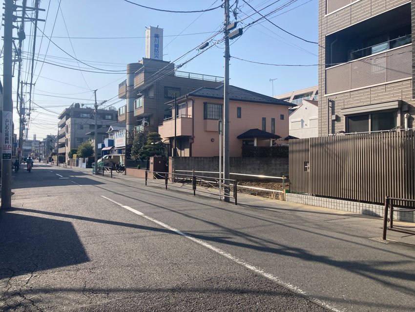 前面道路含む外観