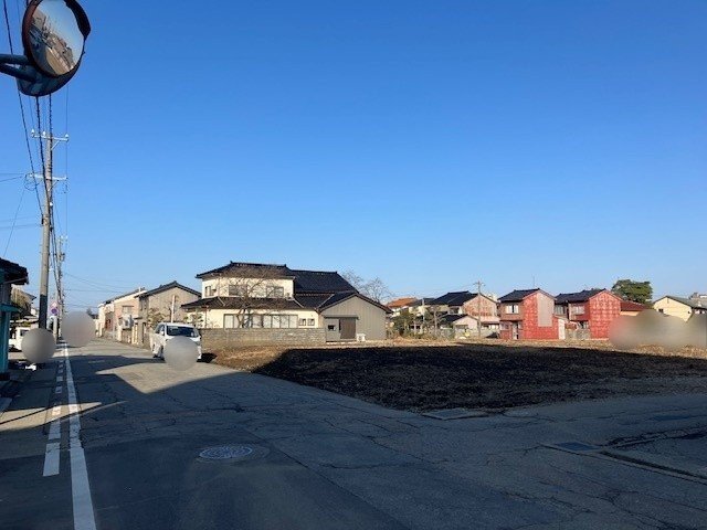 前面道路含む外観