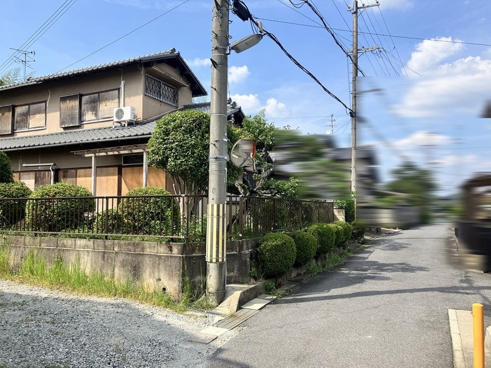 前面道路含む外観