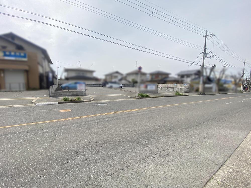 前面道路含む外観