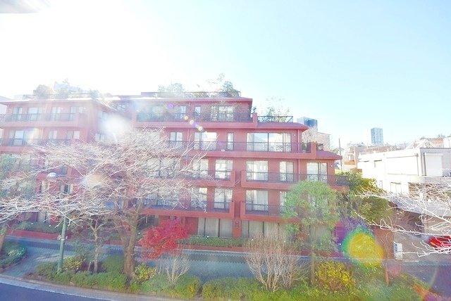 お部屋探しは株式会社 タウンハウジング までお気軽にお問合せ下さい。
クレジットカード決済・首都圏を中心直営143店舗 仲介件数全国2位の豊富な実績!諸費用・審査等・何でもご相談下さい。