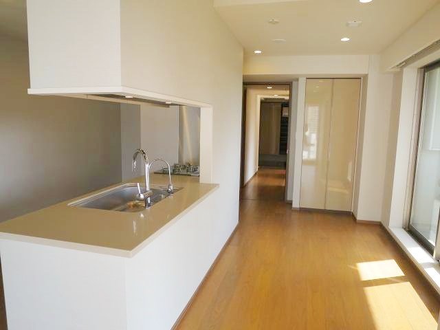 お部屋探しは株式会社 タウンハウジング までお気軽にお問合せ下さい。
クレジットカード決済・首都圏を中心直営143店舗 仲介件数全国2位の豊富な実績!諸費用・審査等・何でもご相談下さい。