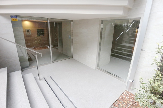 部屋探しは株式会社 タウンハウジング までお気軽にお問合せ下さい。
クレジットカード決済・首都圏を中心直営143店舗 仲介件数全国2位の豊富な実績!諸費用・審査等・何でもご相談下さい。