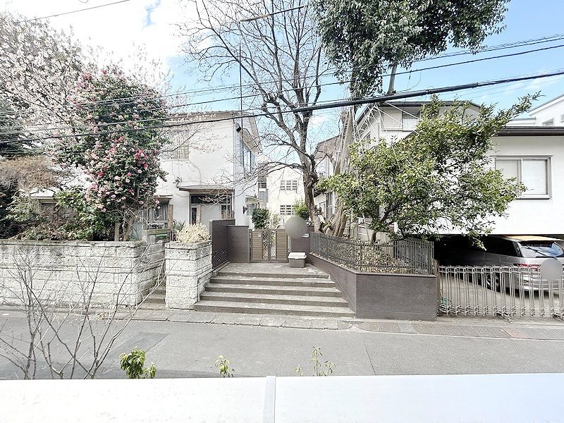 部屋探しは株式会社 タウンハウジング までお気軽にお問合せ下さい。
クレジットカード決済・首都圏を中心直営143店舗 仲介件数全国2位の豊富な実績!諸費用・審査等・何でもご相談下さい。