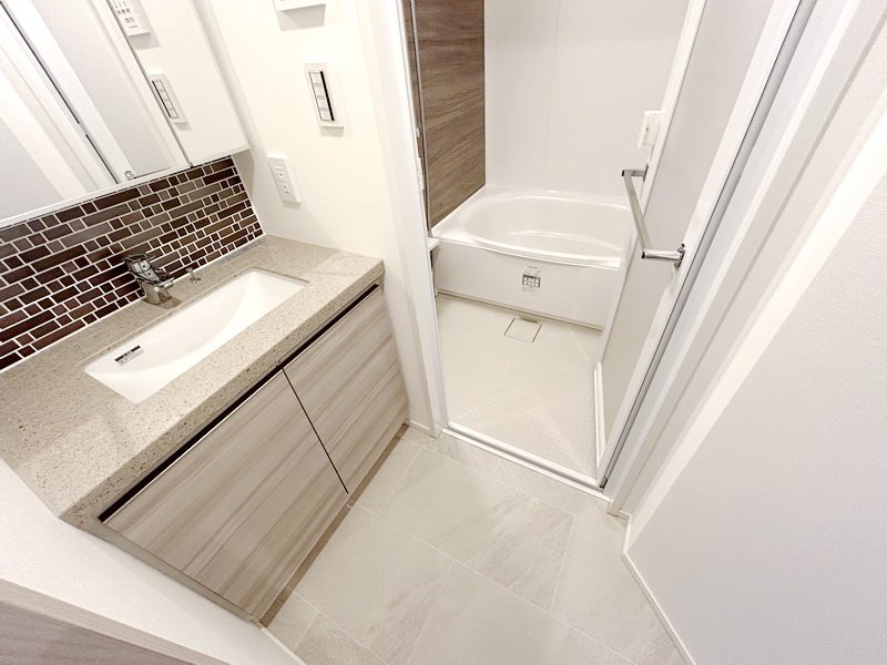 お部屋探しは株式会社 タウンハウジング までお気軽にお問合せ下さい。
クレジットカード決済・首都圏を中心直営143店舗 仲介件数全国2位の豊富な実績!諸費用・審査等・何でもご相談下さい。