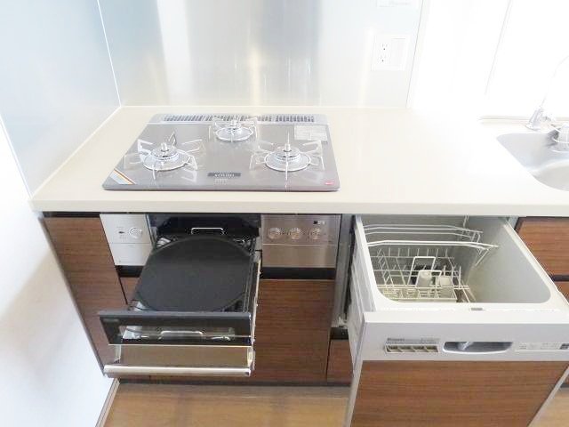 お部屋探しは株式会社 タウンハウジング までお気軽にお問合せ下さい。
クレジットカード決済・首都圏を中心直営143店舗 仲介件数全国2位の豊富な実績!諸費用・審査等・何でもご相談下さい。