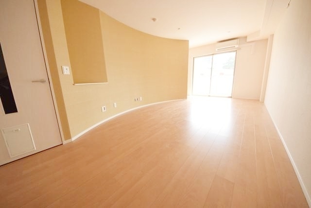 お部屋探しは株式会社 タウンハウジング までお気軽にお問合せ下さい。
クレジットカード決済・首都圏を中心直営143店舗 仲介件数全国2位の豊富な実績!諸費用・審査等・何でもご相談下さい。