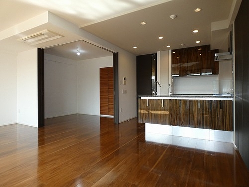 お部屋探しは株式会社 タウンハウジング までお気軽にお問合せ下さい。
クレジットカード決済・首都圏を中心直営143店舗 仲介件数全国2位の豊富な実績!諸費用・審査等・何でもご相談下さい。