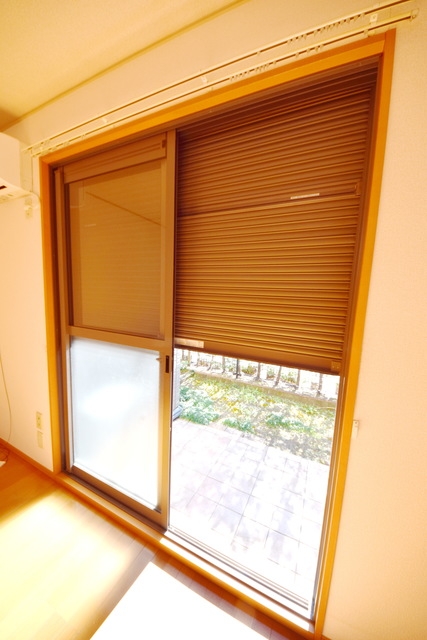 ★1階も2階もシャッター付き★