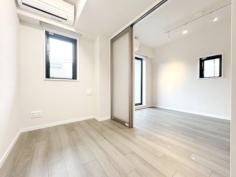 お部屋探しは株式会社 タウンハウジング までお気軽にお問合せ下さい。
クレジットカード決済・首都圏を中心直営143店舗 仲介件数全国2位の豊富な実績!諸費用・審査等・何でもご相談下さい。