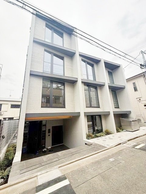 お部屋探しは株式会社 タウンハウジング までお気軽にお問合せ下さい。
クレジットカード決済・首都圏を中心直営143店舗 仲介件数全国2位の豊富な実績!諸費用・審査等・何でもご相談下さい。