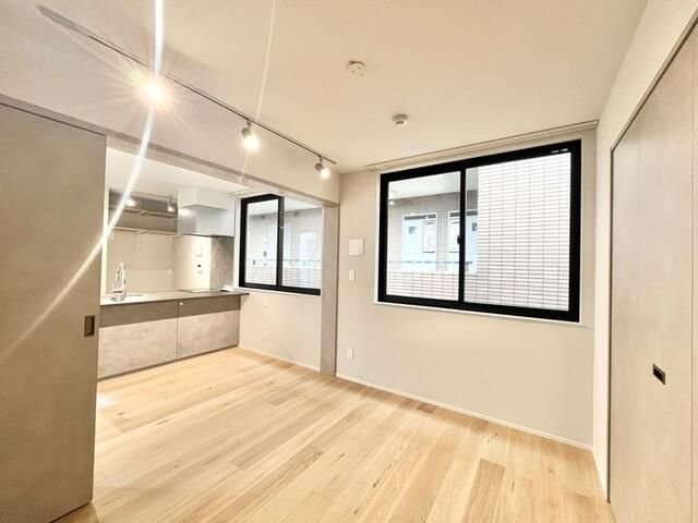 お部屋探しは株式会社 タウンハウジング までお気軽にお問合せ下さい。
クレジットカード決済・首都圏を中心直営143店舗 仲介件数全国2位の豊富な実績!諸費用・審査等・何でもご相談下さい。