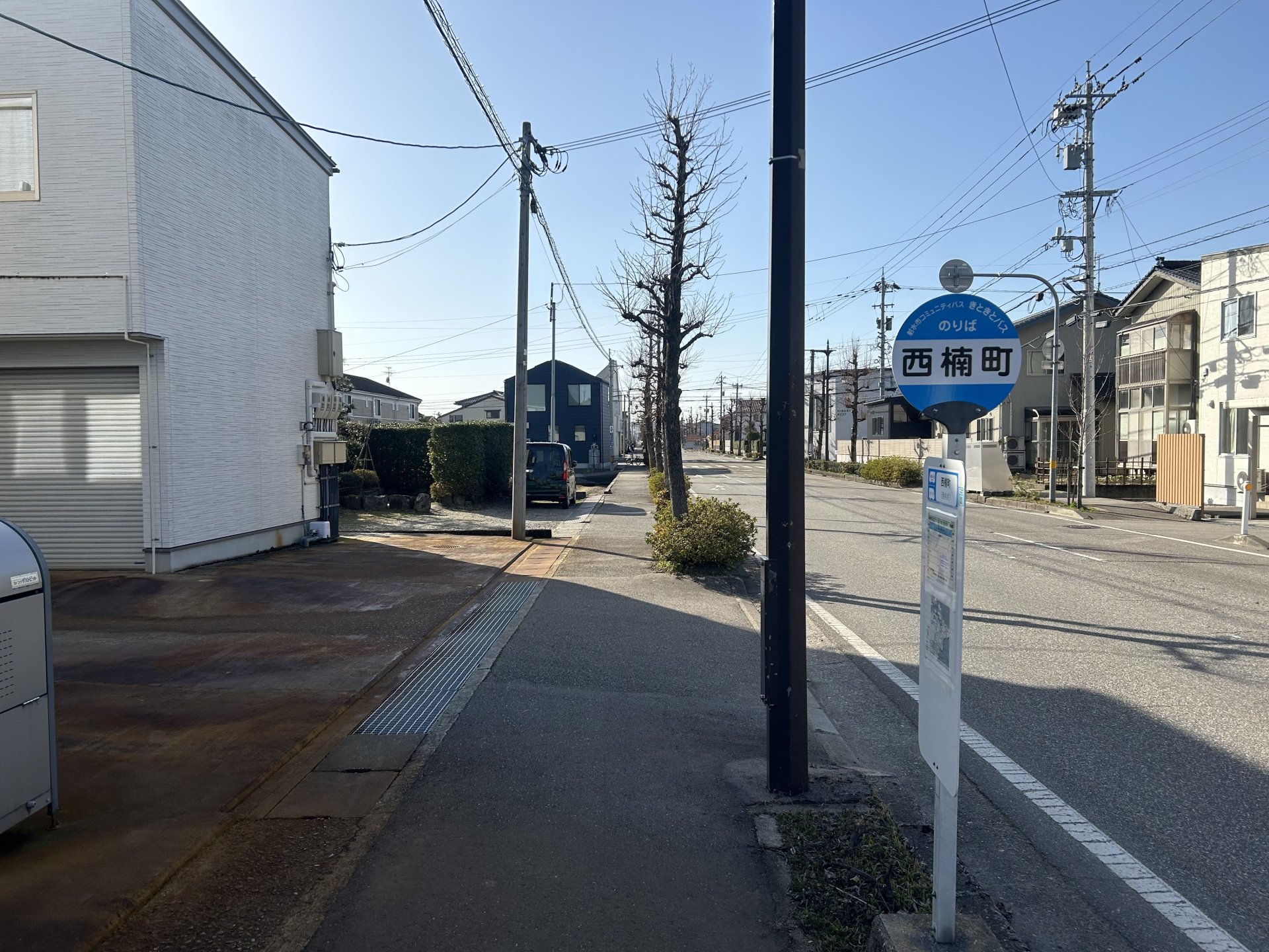 前面道路含む外観