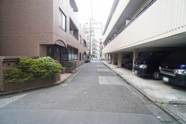 前面道路含む外観