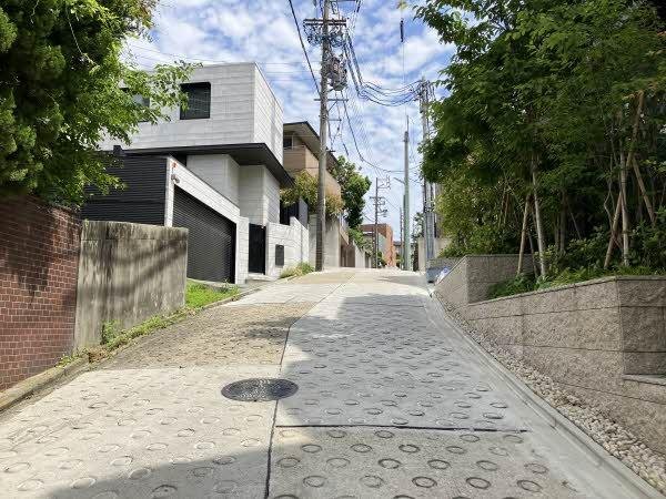 前面道路含む外観