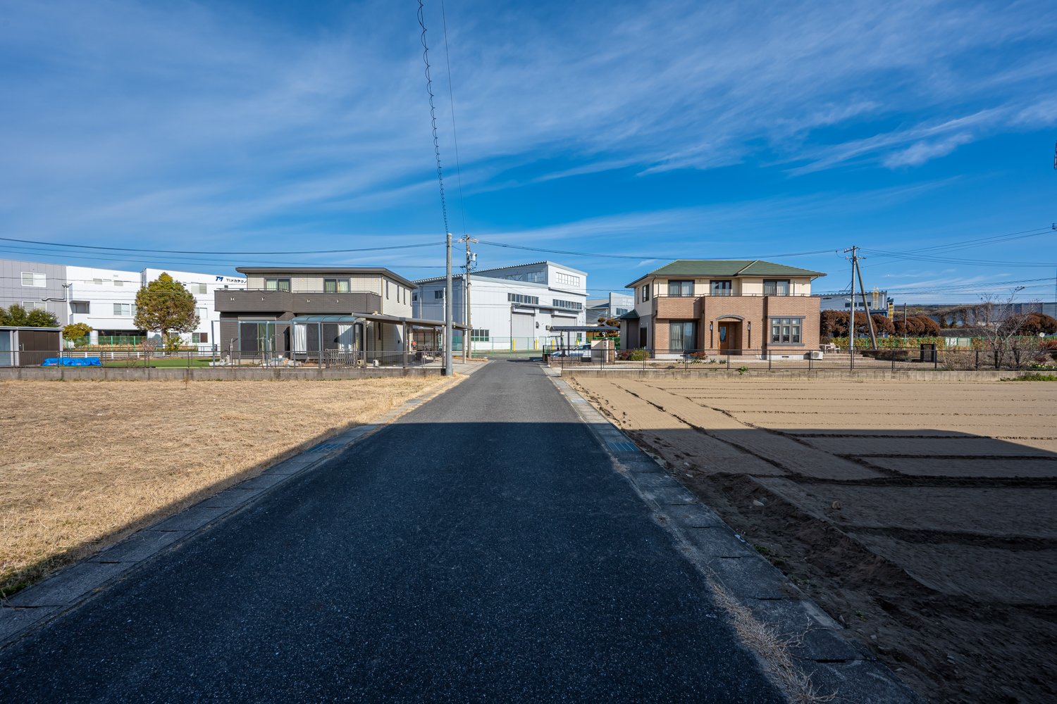 前面道路含む外観