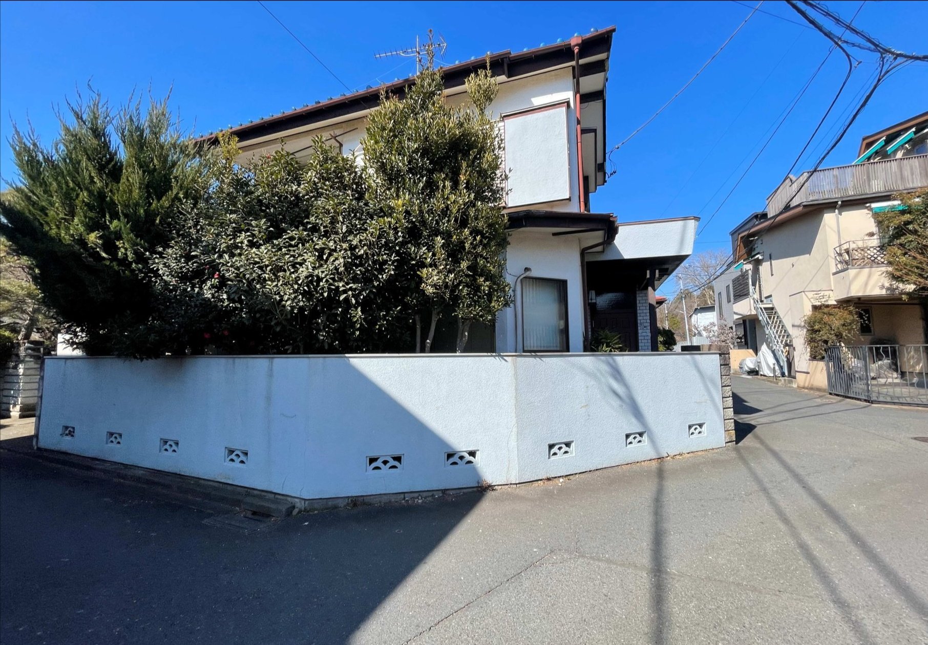 前面道路含む外観