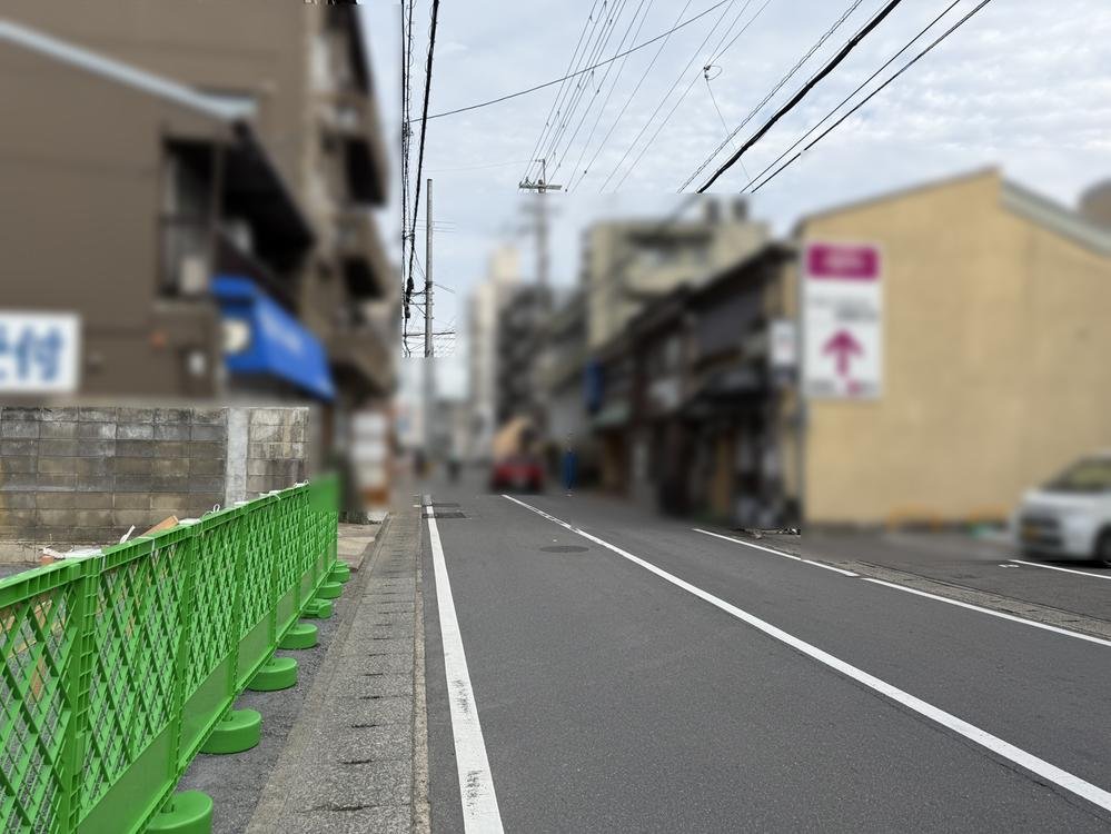 前面道路含む外観