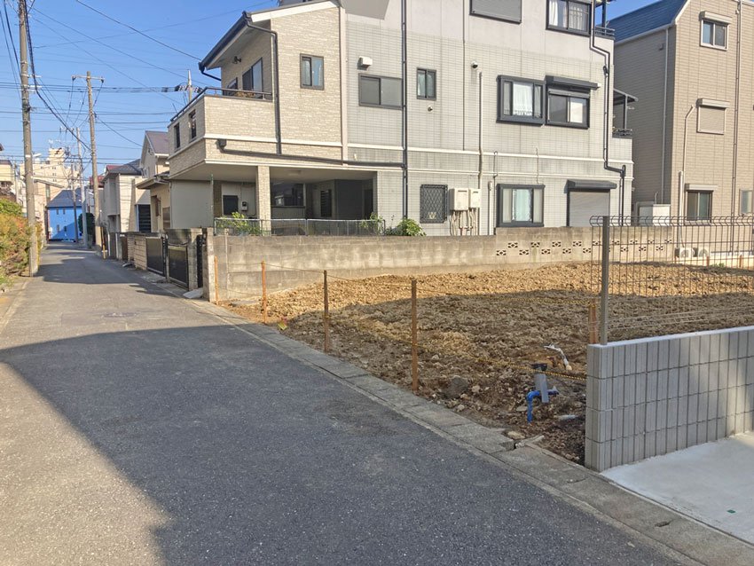 前面道路含む外観