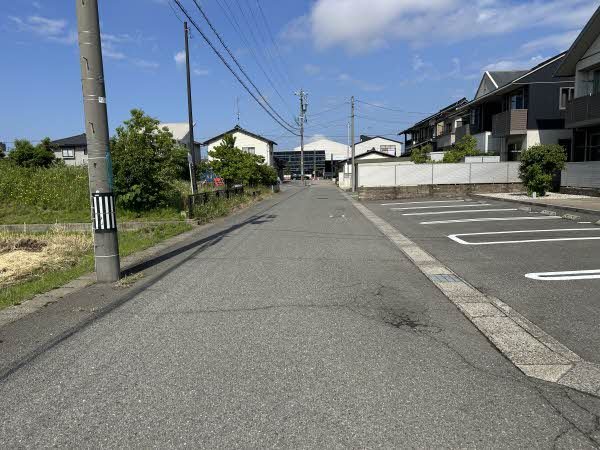 前面道路含む外観