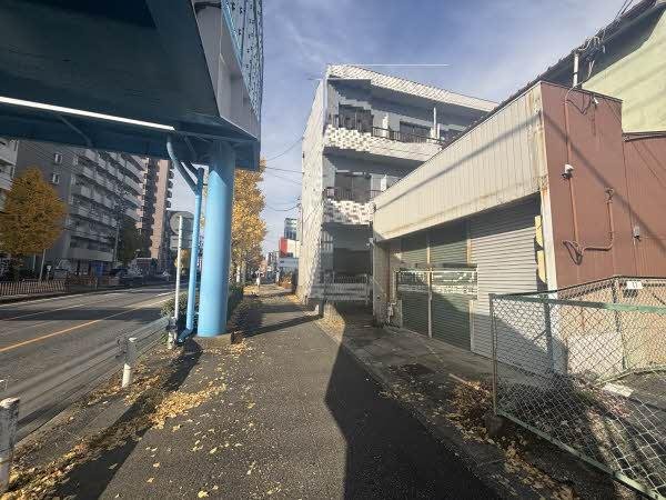 前面道路含む外観