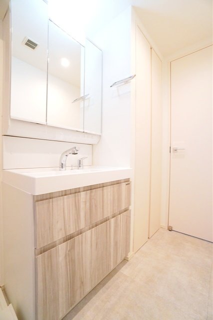 お部屋探しは株式会社 タウンハウジング までお気軽にお問合せ下さい。
クレジットカード決済・首都圏を中心直営143店舗 仲介件数全国2位の豊富な実績!諸費用・審査等・何でもご相談下さい。