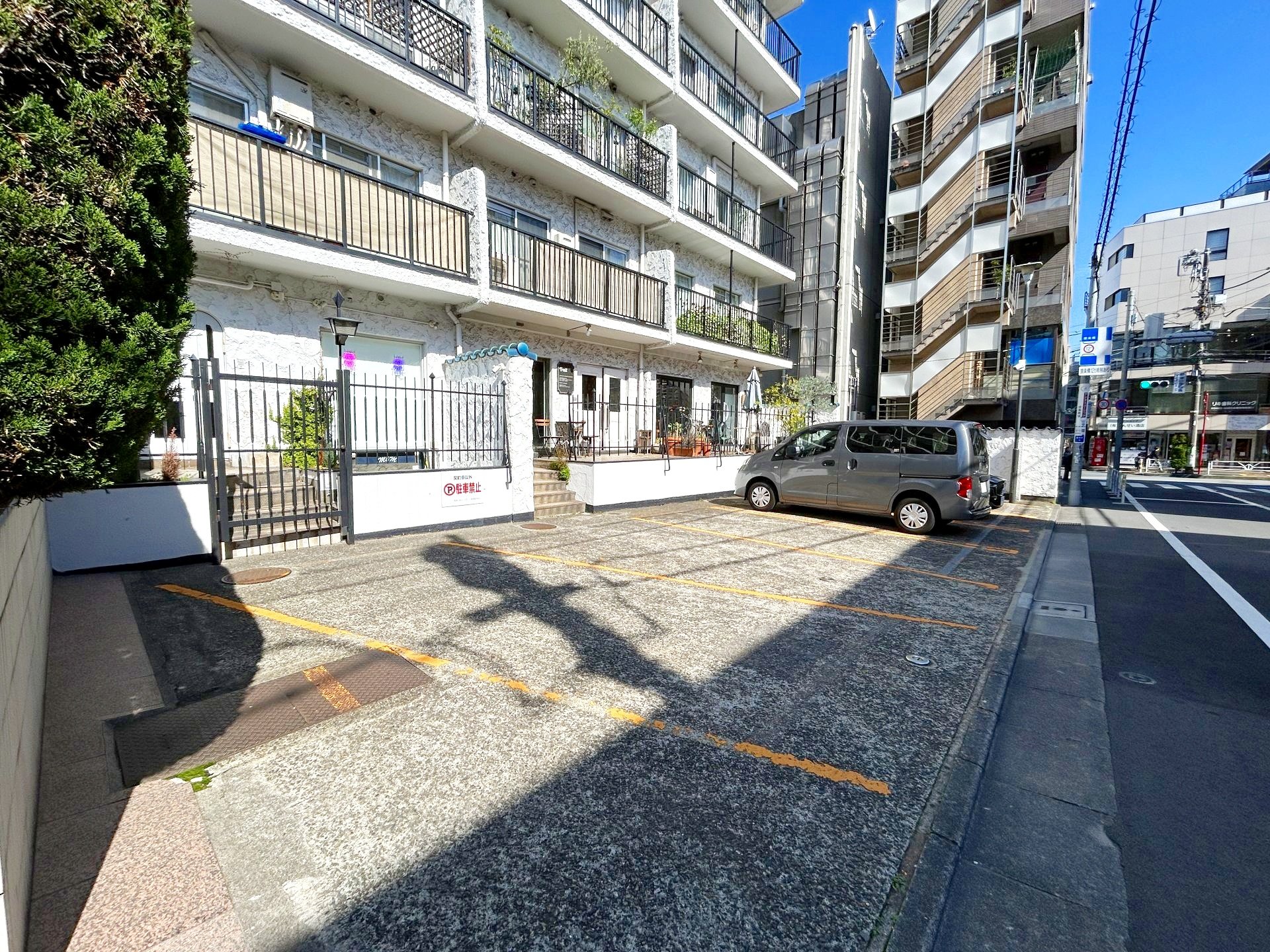 部屋探しは株式会社 タウンハウジング までお気軽にお問合せ下さい。
クレジットカード決済・首都圏を中心直営143店舗 仲介件数全国2位の豊富な実績!諸費用・審査等・何でもご相談下さい。