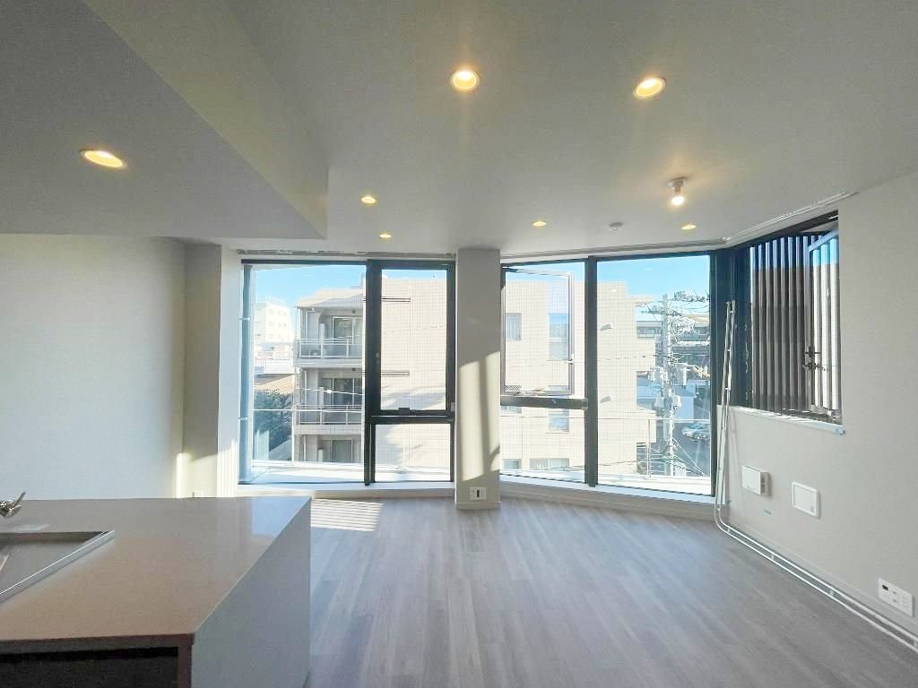 お部屋探しは株式会社 タウンハウジング までお気軽にお問合せ下さい。
クレジットカード決済・首都圏を中心直営143店舗 仲介件数全国2位の豊富な実績!諸費用・審査等・何でもご相談下さい。