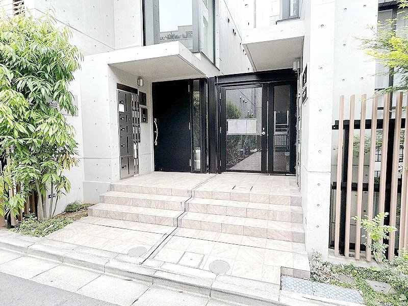 部屋探しは株式会社 タウンハウジング までお気軽にお問合せ下さい。
クレジットカード決済・首都圏を中心直営143店舗 仲介件数全国2位の豊富な実績!諸費用・審査等・何でもご相談下さい。