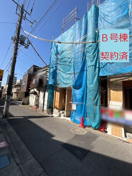 前面道路含む外観