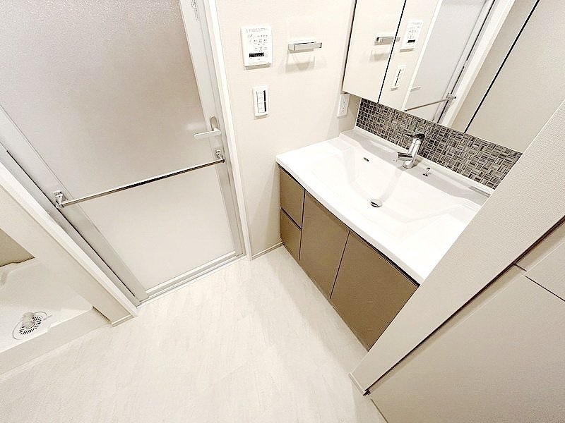 お部屋探しは株式会社 タウンハウジング までお気軽にお問合せ下さい。
クレジットカード決済・首都圏を中心直営143店舗 仲介件数全国2位の豊富な実績!諸費用・審査等・何でもご相談下さい。