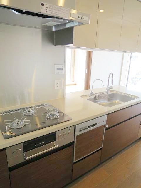 お部屋探しは株式会社 タウンハウジング までお気軽にお問合せ下さい。
クレジットカード決済・首都圏を中心直営143店舗 仲介件数全国2位の豊富な実績!諸費用・審査等・何でもご相談下さい。