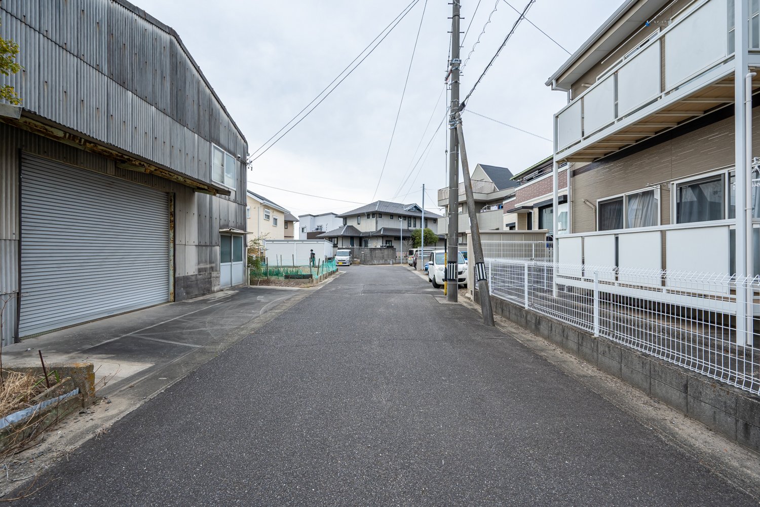 前面道路含む外観