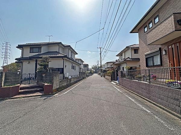 前面道路含む外観