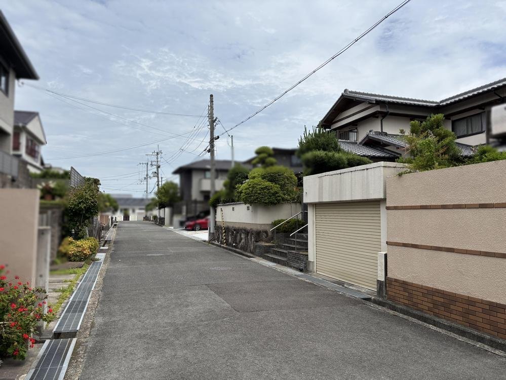 前面道路含む外観