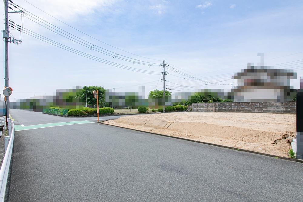 前面道路含む外観