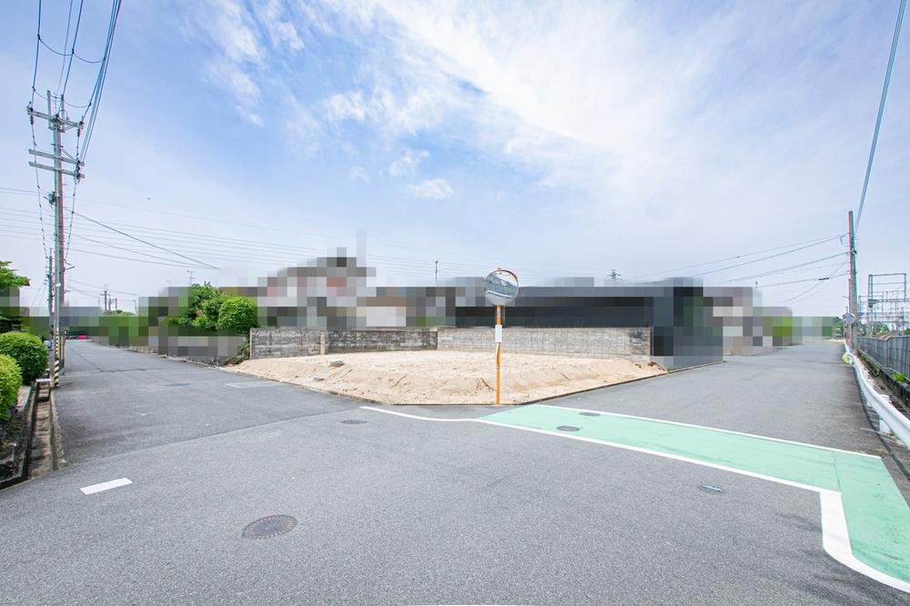 前面道路含む外観