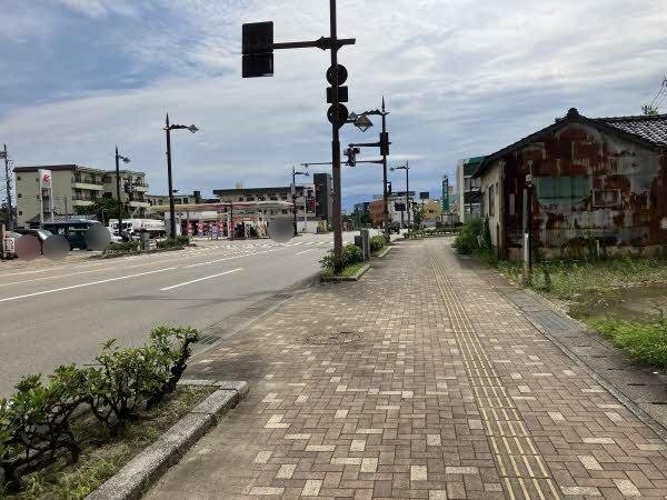 前面道路含む外観
