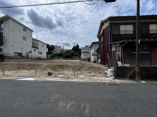 前面道路含む外観