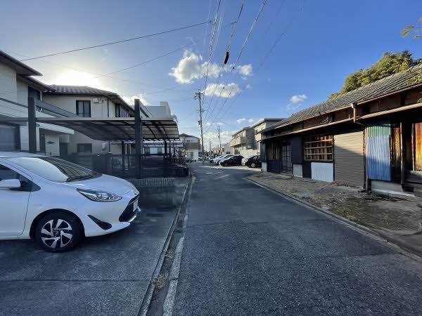 前面道路含む外観