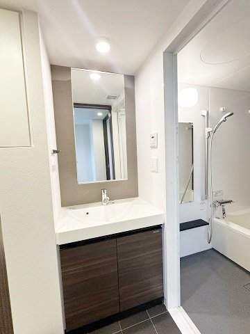 お部屋探しは株式会社 タウンハウジング までお気軽にお問合せ下さい。
クレジットカード決済・首都圏を中心直営143店舗 仲介件数全国2位の豊富な実績!諸費用・審査等・何でもご相談下さい。