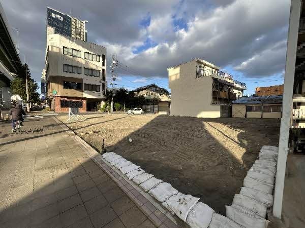 前面道路含む外観