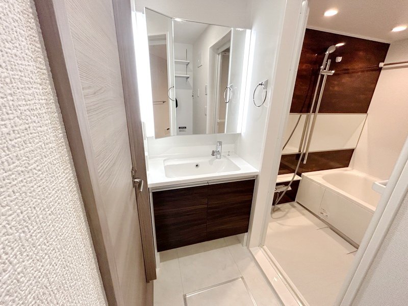 お部屋探しは株式会社 タウンハウジング までお気軽にお問合せ下さい。
クレジットカード決済・首都圏を中心直営143店舗 仲介件数全国2位の豊富な実績!諸費用・審査等・何でもご相談下さい。