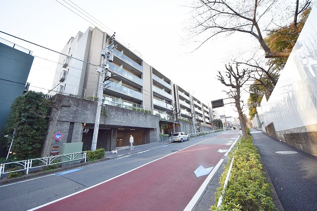 お部屋探しは株式会社 タウンハウジング までお気軽にお問合せ下さい。
クレジットカード決済・首都圏を中心直営143店舗 仲介件数全国2位の豊富な実績!諸費用・審査等・何でもご相談下さい。