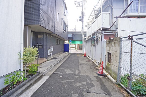 前面道路含む外観