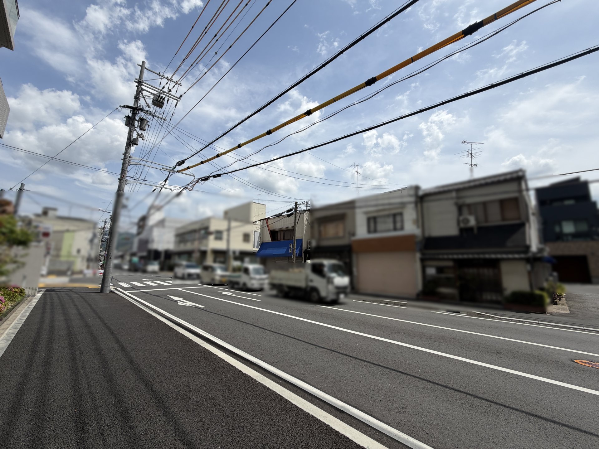 前面道路含む外観