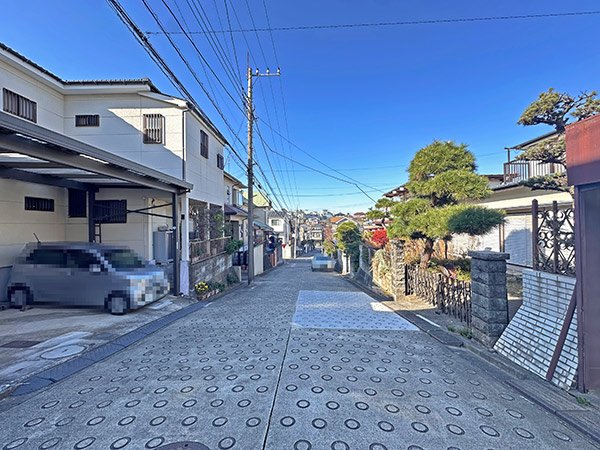 前面道路含む外観