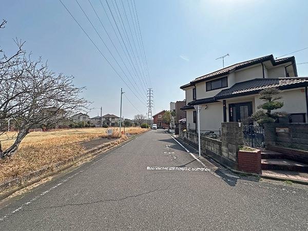 前面道路含む外観