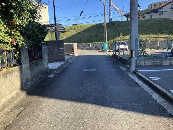 前面道路含む外観